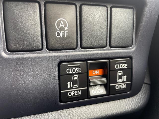 ヴォクシー ZS 煌 純正ナビ/バックカメラ/LEDヘッドライト/オートライト/フォグランプ/革巻きステアリング/ステスイ/電格ウインカーミラー/ETC/純正フロアマット/ドアバイザー/前方ドラレコ/純正後部モニター(8枚目)