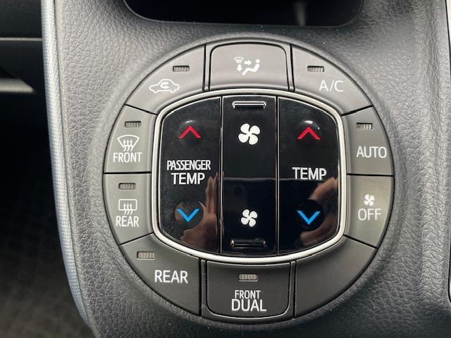 ヴォクシー ZS 煌 純正ナビ/バックカメラ/LEDヘッドライト/オートライト/フォグランプ/革巻きステアリング/ステスイ/電格ウインカーミラー/ETC/純正フロアマット/ドアバイザー/前方ドラレコ/純正後部モニター(10枚目)