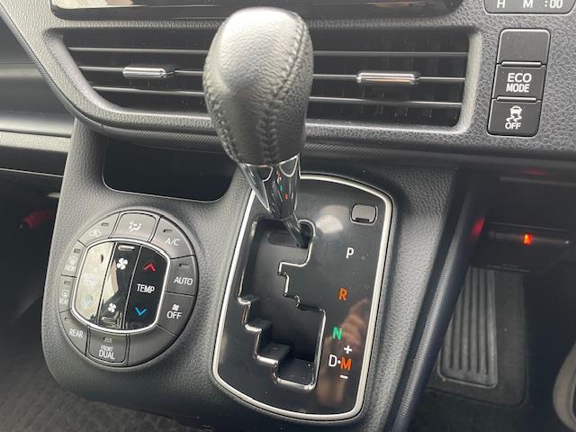 ヴォクシー ZS 煌 純正ナビ/バックカメラ/LEDヘッドライト/オートライト/フォグランプ/革巻きステアリング/ステスイ/電格ウインカーミラー/ETC/純正フロアマット/ドアバイザー/前方ドラレコ/純正後部モニター(11枚目)