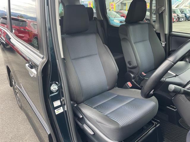 ヴォクシー ZS 煌 純正ナビ/バックカメラ/LEDヘッドライト/オートライト/フォグランプ/革巻きステアリング/ステスイ/電格ウインカーミラー/ETC/純正フロアマット/ドアバイザー/前方ドラレコ/純正後部モニター(13枚目)