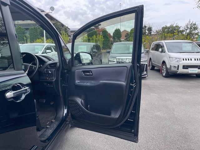 ヴォクシー ZS 煌 純正ナビ/バックカメラ/LEDヘッドライト/オートライト/フォグランプ/革巻きステアリング/ステスイ/電格ウインカーミラー/ETC/純正フロアマット/ドアバイザー/前方ドラレコ/純正後部モニター(14枚目)