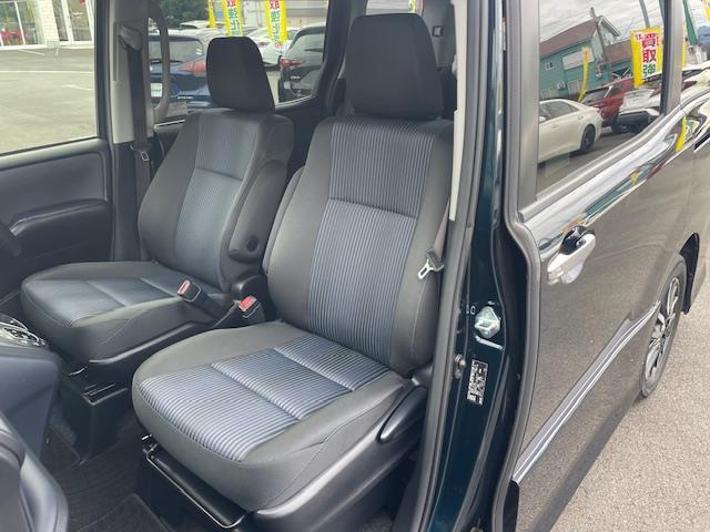 ヴォクシー ZS 煌 純正ナビ/バックカメラ/LEDヘッドライト/オートライト/フォグランプ/革巻きステアリング/ステスイ/電格ウインカーミラー/ETC/純正フロアマット/ドアバイザー/前方ドラレコ/純正後部モニター(18枚目)