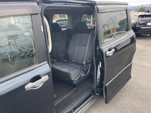 ヴォクシー ZS 煌 純正ナビ/バックカメラ/LEDヘッドライト/オートライト/フォグランプ/革巻きステアリング/ステスイ/電格ウインカーミラー/ETC/純正フロアマット/ドアバイザー/前方ドラレコ/純正後部モニター(21枚目)