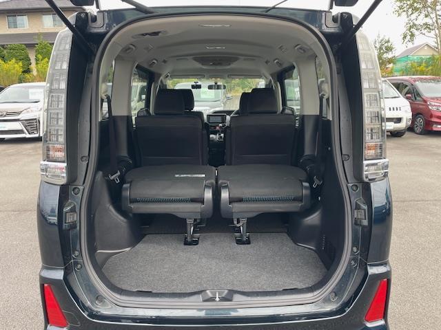 ヴォクシー ZS 煌 純正ナビ/バックカメラ/LEDヘッドライト/オートライト/フォグランプ/革巻きステアリング/ステスイ/電格ウインカーミラー/ETC/純正フロアマット/ドアバイザー/前方ドラレコ/純正後部モニター(25枚目)