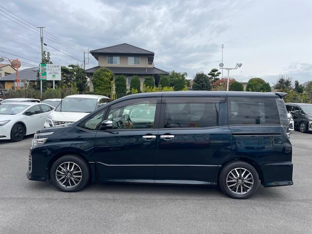 ヴォクシー ZS 煌 純正ナビ/バックカメラ/LEDヘッドライト/オートライト/フォグランプ/革巻きステアリング/ステスイ/電格ウインカーミラー/ETC/純正フロアマット/ドアバイザー/前方ドラレコ/純正後部モニター(33枚目)