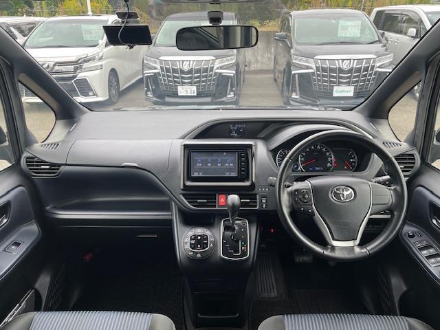 ヴォクシー ZS 煌 純正ナビ/バックカメラ/LEDヘッドライト/オートライト/フォグランプ/革巻きステアリング/ステスイ/電格ウインカーミラー/ETC/純正フロアマット/ドアバイザー/前方ドラレコ/純正後部モニター(42枚目)