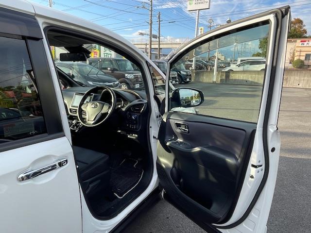 ヴォクシー ハイブリッドZS 煌II 純ナビ/Bカメ/ドラレコ/ETC2.0/ソナー/デジタルインナーミラー/レーンキープ/両側パワスラ/電格ウィンカーミラー/革ステ/ステスイ/ドアバイザー(17枚目)