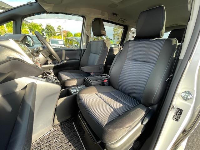 ヴォクシー ハイブリッドZS 煌II 純ナビ/Bカメ/ドラレコ/ETC2.0/ソナー/デジタルインナーミラー/レーンキープ/両側パワスラ/電格ウィンカーミラー/革ステ/ステスイ/ドアバイザー(18枚目)