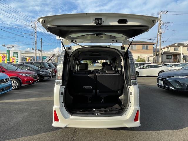 ヴォクシー ハイブリッドZS 煌II 純ナビ/Bカメ/ドラレコ/ETC2.0/ソナー/デジタルインナーミラー/レーンキープ/両側パワスラ/電格ウィンカーミラー/革ステ/ステスイ/ドアバイザー(28枚目)