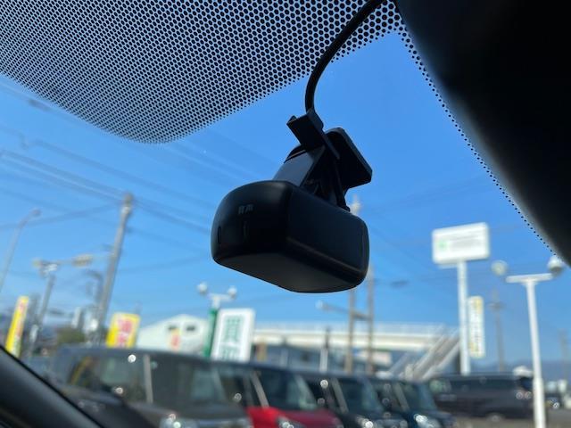 セレナ ハイウェイスター V 純ナビ/全方位カメラ/プロパイロット/ETC/シートヒーター/革ステ/ステスイ/ステアリングヒーター/エマージェンシーブレーキ/電格ウィンカーミラー/電動PB/オートブレーキホールド/LED&フォグ(11枚目)