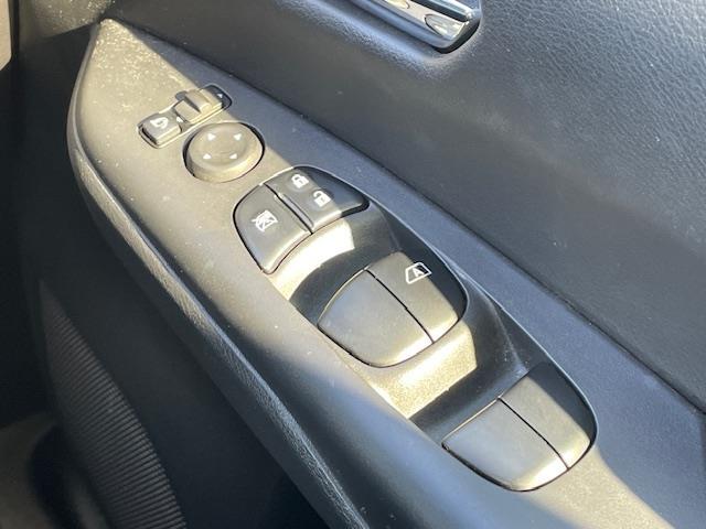 セレナ ハイウェイスター V 純ナビ/全方位カメラ/プロパイロット/ETC/シートヒーター/革ステ/ステスイ/ステアリングヒーター/エマージェンシーブレーキ/電格ウィンカーミラー/電動PB/オートブレーキホールド/LED&フォグ(14枚目)