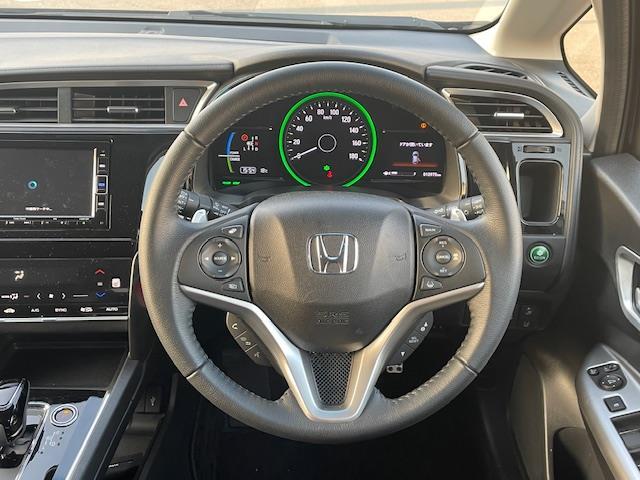 シャトル ハイブリッド　純ナビ／ＡＣＣ／ＬＫＡＳ／Ｂカメ／ドラレコ／ＥＴＣ／パドルシフト／シートヒーター／電格ウィンカーミラー／革ステ／ステスイ／ＬＥＤ＆フォグ／ドアバイザー／ＵＳＢ（6枚目）