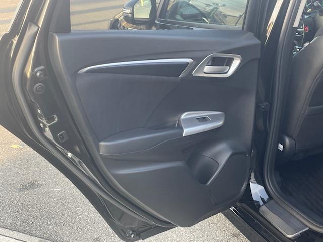 シャトル ハイブリッド　純ナビ／ＡＣＣ／ＬＫＡＳ／Ｂカメ／ドラレコ／ＥＴＣ／パドルシフト／シートヒーター／電格ウィンカーミラー／革ステ／ステスイ／ＬＥＤ＆フォグ／ドアバイザー／ＵＳＢ（20枚目）