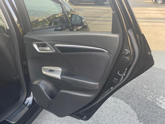 シャトル ハイブリッド　純ナビ／ＡＣＣ／ＬＫＡＳ／Ｂカメ／ドラレコ／ＥＴＣ／パドルシフト／シートヒーター／電格ウィンカーミラー／革ステ／ステスイ／ＬＥＤ＆フォグ／ドアバイザー／ＵＳＢ（23枚目）