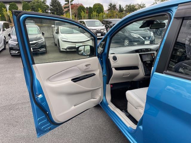 デイズ 純正ナビ/全方位カメラ/衝突軽減/アイドリングストップ/自動防眩ミラー/チルトステアリング/電動格納ウインカーミラー/社外フロアマット/ドアバイザー/プッシュスタート/スマートキー/(17枚目)