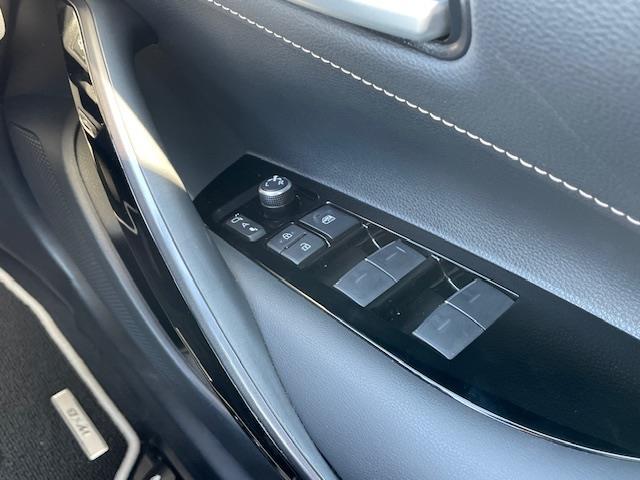 カローラ ハイブリッド　ダブルバイビー　純ナビ／Ｂカメ／ＥＴＣ２．０／レーダークルコン／前後ソナー／電動ＰＢ／オートブレーキホールド／シートヒーター／革ステ／ステスイ／ステアヒーター／ＬＥＤ＆フォグ／電格ウィンカーミラー（13枚目）