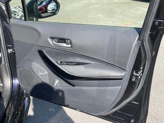 カローラ ハイブリッド　ダブルバイビー　純ナビ／Ｂカメ／ＥＴＣ２．０／レーダークルコン／前後ソナー／電動ＰＢ／オートブレーキホールド／シートヒーター／革ステ／ステスイ／ステアヒーター／ＬＥＤ＆フォグ／電格ウィンカーミラー（15枚目）