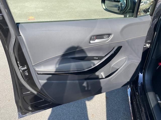 カローラ ハイブリッド　ダブルバイビー　純ナビ／Ｂカメ／ＥＴＣ２．０／レーダークルコン／前後ソナー／電動ＰＢ／オートブレーキホールド／シートヒーター／革ステ／ステスイ／ステアヒーター／ＬＥＤ＆フォグ／電格ウィンカーミラー（18枚目）