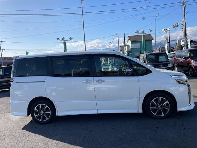 ヴォクシー ZS 煌III 純正ナビ/バックカメラ/クルコン/衝突軽減/レーントレーシング/後方クリアランスソナー/アイドリング/LEDヘッドライト/オートライト/オートハイビーム/フォグランプ/革巻きステアリング/ステスイ(33枚目)