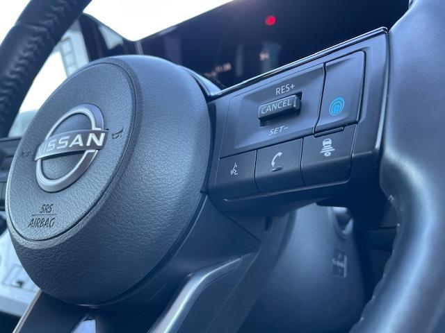 セレナ ハイウェイスターＶ　純正ナビ／全方位カメラ／クルコン／衝突軽減／レーンキープ／オートブレーキホールド／電動サイドパーキング／アイドリング／後方コーナーセンサー／オートライト／オートハイビーム／フォグランプ／ＥＴＣ（8枚目）