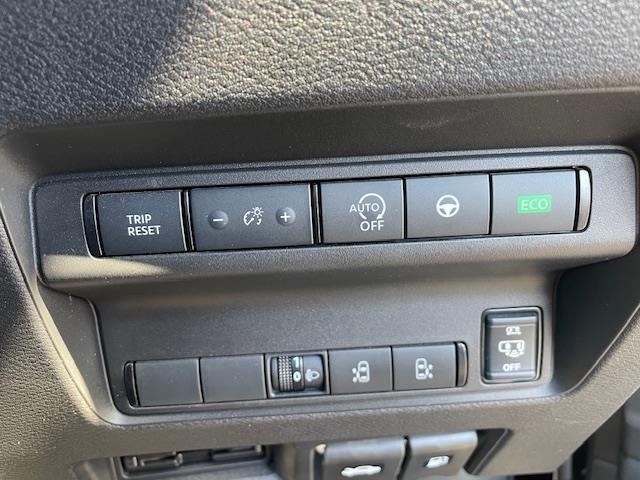 セレナ ハイウェイスターＶ　純正ナビ／全方位カメラ／クルコン／衝突軽減／レーンキープ／オートブレーキホールド／電動サイドパーキング／アイドリング／後方コーナーセンサー／オートライト／オートハイビーム／フォグランプ／ＥＴＣ（12枚目）