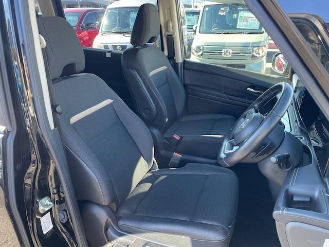 セレナ ハイウェイスターＶ　純正ナビ／全方位カメラ／クルコン／衝突軽減／レーンキープ／オートブレーキホールド／電動サイドパーキング／アイドリング／後方コーナーセンサー／オートライト／オートハイビーム／フォグランプ／ＥＴＣ（17枚目）