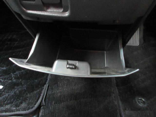 240S 社外HDDナビ フルセグ CD・DVD・MSV・BT・SD バックカメラ サンルーフ 両側パワスラ クリアランスソナー 横滑り防止 ETC ECOモード オットマン Wエアコン 純正18インチAW(59枚目)