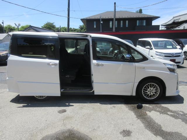 ヴォクシー ハイブリッドＺＳ　煌　禁煙車　後席フリップダウンモニター　トヨタセーフティーセンス　両側パワースライドドア　バックカメラ　純正ナビ　Ｂｌｕｅｔｏｏｔｈ　フルセグ　シートヒーター　クルーズコントロール　ＬＥＤヘッドライト（17枚目）
