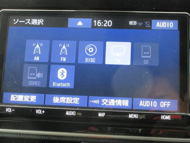 エスクァイア Ｘｉ　後席フリップダウンモニター　トヨタセーフティーセンス　両側パワースライドドア　クルーズコントロール　バックカメラ　純正ナビ　Ｂｌｕｅｔｏｏｔｈ　アイドリングストップ　ＬＥＤヘッドライト　オートライト（4枚目）