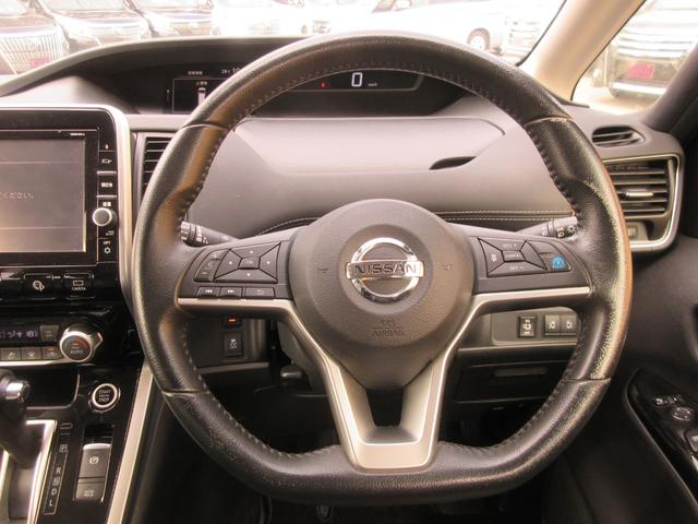 セレナ ハイウェイスターＧ　後席フリップダウンモニター　エマージェンシーブレーキ　クリアランスソナー　純正ナビ　Ｂｌｕｅｔｏｏｔｈ　フルセグＴＶ　両側パワースライドドア　アラウンドビューモニター　レーダークルーズコントロール（12枚目）
