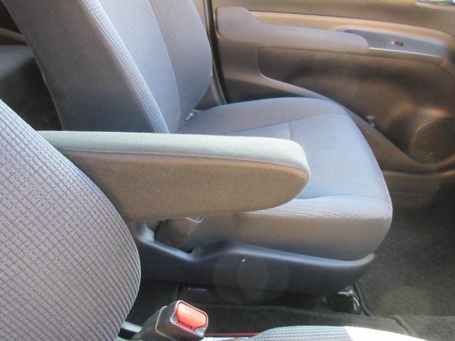 シエンタ ハイブリッドＧ　トヨタセーフティーセンス　バックカメラ　両側パワースライドドア　純正ナビ　Ｂｌｕｅｔｏｏｔｈ　フルセグＴＶ　ステアリングリモコン　ＬＥＤヘッドライト　オートライト　オートハイビーム　ビルトインＥＴＣ（29枚目）