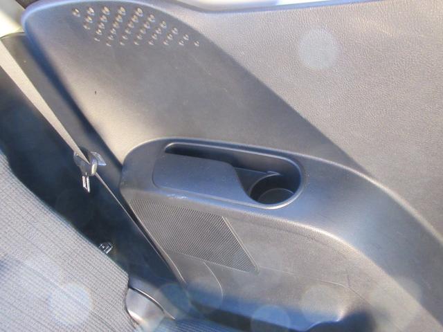 シエンタ ハイブリッドＧ　トヨタセーフティーセンス　バックカメラ　両側パワースライドドア　純正ナビ　Ｂｌｕｅｔｏｏｔｈ　フルセグＴＶ　ステアリングリモコン　ＬＥＤヘッドライト　オートライト　オートハイビーム　ビルトインＥＴＣ（47枚目）