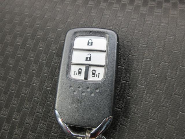 ステップワゴンスパーダ スパーダハイブリッド　Ｇ・ＥＸ　ホンダセンシング　後席フリップダウンモニター　ホンダセンシング　アラウンドビューモニター　両側パワースライドドア　純正ナビ　Ｂｌｕｅｔｏｏｔｈ　フルセグＴＶ　レーダークルーズコントロール　ハーフレザーシート　ＥＴＣ（29枚目）