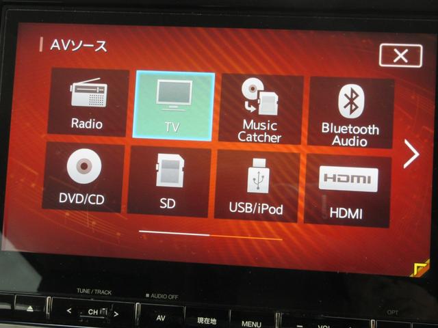 デリカＤ：５ Ｇ　パワーパッケージ　４ＷＤ　両側パワースライドドア　レーダークルーズコントロール　アラウンドビューモニター　純正ナビ　Ｂｌｕｅｔｏｏｔｈ　フルセグＴＶ　アイドリングストップ　衝突軽減ブレーキ　パワーバックドア　ＥＴＣ（4枚目）