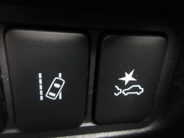 デリカＤ：５ Ｇ　パワーパッケージ　４ＷＤ　両側パワースライドドア　レーダークルーズコントロール　アラウンドビューモニター　純正ナビ　Ｂｌｕｅｔｏｏｔｈ　フルセグＴＶ　アイドリングストップ　衝突軽減ブレーキ　パワーバックドア　ＥＴＣ（8枚目）