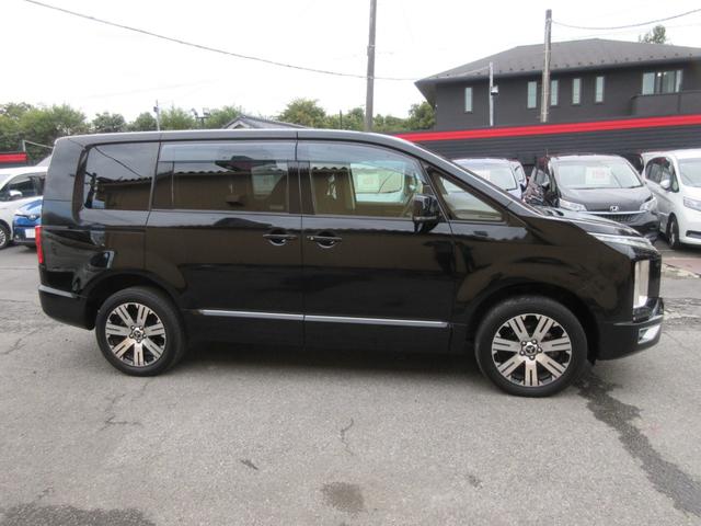 デリカＤ：５ Ｇ　パワーパッケージ　４ＷＤ　両側パワースライドドア　レーダークルーズコントロール　アラウンドビューモニター　純正ナビ　Ｂｌｕｅｔｏｏｔｈ　フルセグＴＶ　アイドリングストップ　衝突軽減ブレーキ　パワーバックドア　ＥＴＣ（66枚目）