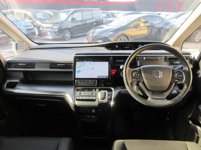 ステップワゴンスパーダ スパーダハイブリッド　Ｇ　ホンダセンシング　後席フリップダウンモニター　両側パワースライドドア　レーダークルーズコントロール　ホンダセンシング　純正ナビ　Ｂｌｕｅｔｏｏｔｈ　フルセグＴＶ　オートライト　ＬＥＤヘッドライト　ビルトインＥＴＣ（3枚目）