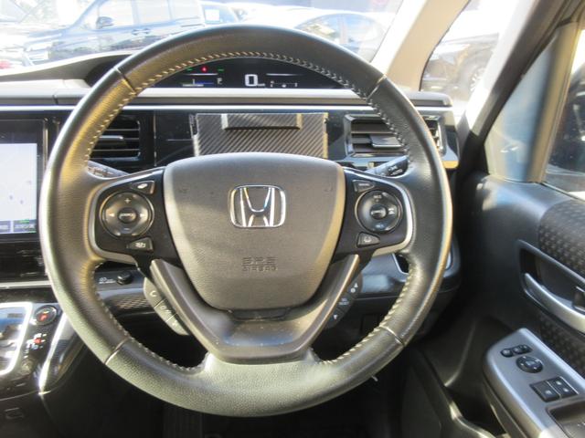 ステップワゴンスパーダ スパーダハイブリッド　Ｇ　ホンダセンシング　後席フリップダウンモニター　両側パワースライドドア　レーダークルーズコントロール　ホンダセンシング　純正ナビ　Ｂｌｕｅｔｏｏｔｈ　フルセグＴＶ　オートライト　ＬＥＤヘッドライト　ビルトインＥＴＣ（12枚目）