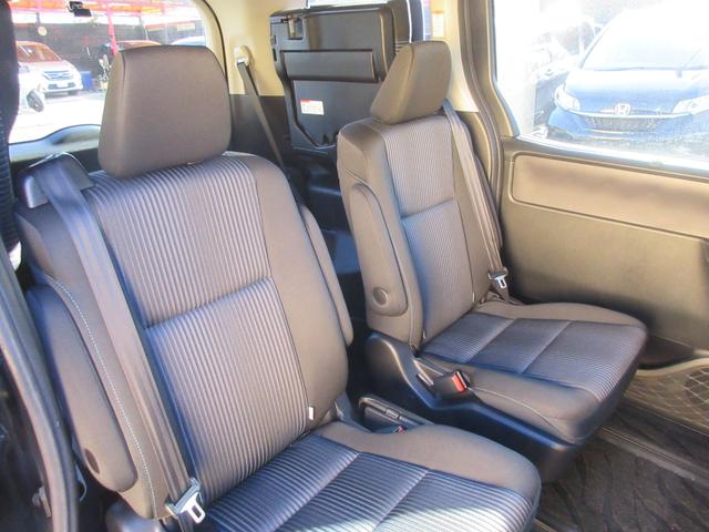 ヴォクシー ＺＳ　煌ＩＩ　両側パワースライドドア　バックカメラ　アルパインＳＤナビ　Ｂｌｕｅｔｏｏｔｈ　フルセグＴＶ　トヨタセーフティーセンス　アイドリングストップ　ドライブレコーダー　ＬＥＤヘッドライト　オートライト　ＥＴＣ（39枚目）