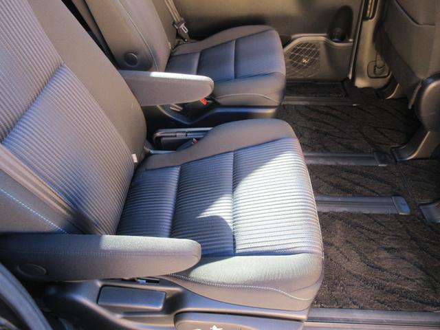 ヴォクシー ＺＳ　煌ＩＩ　両側パワースライドドア　バックカメラ　アルパインＳＤナビ　Ｂｌｕｅｔｏｏｔｈ　フルセグＴＶ　トヨタセーフティーセンス　アイドリングストップ　ドライブレコーダー　ＬＥＤヘッドライト　オートライト　ＥＴＣ（42枚目）