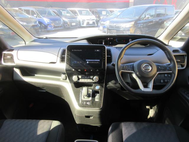 セレナ ｅ－パワー　ハイウェイスターＶ　後席フリップダウンモニター　アラウンドビューモニター　レーダークルーズコントロール　純正ナビ　Ｂｌｕｅｔｏｏｔｈ　両側パワースライドドア　シートヒーター　クリアランスソナー　エマージェンシーブレーキ（3枚目）