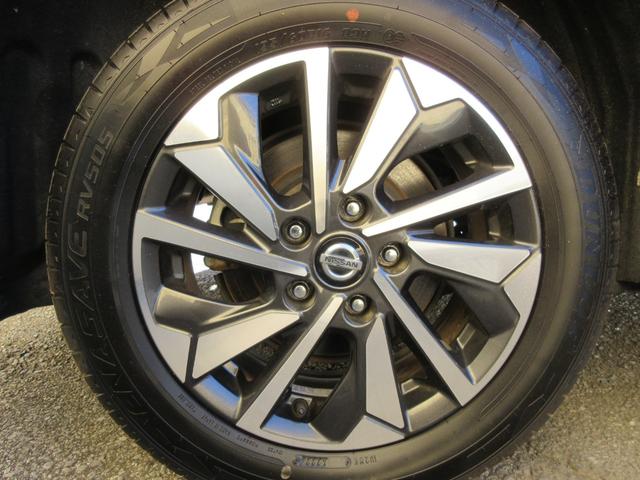 セレナ ｅ－パワー　ハイウェイスターＶ　後席フリップダウンモニター　アラウンドビューモニター　レーダークルーズコントロール　純正ナビ　Ｂｌｕｅｔｏｏｔｈ　両側パワースライドドア　シートヒーター　クリアランスソナー　エマージェンシーブレーキ（17枚目）