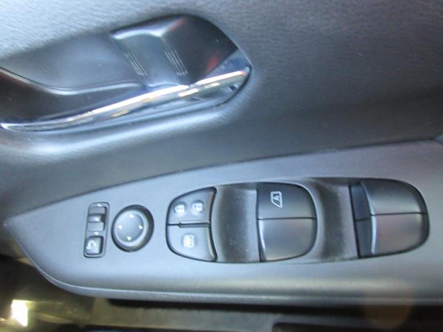 セレナ ｅ－パワー　ハイウェイスターＶ　後席フリップダウンモニター　アラウンドビューモニター　レーダークルーズコントロール　純正ナビ　Ｂｌｕｅｔｏｏｔｈ　両側パワースライドドア　シートヒーター　クリアランスソナー　エマージェンシーブレーキ（23枚目）