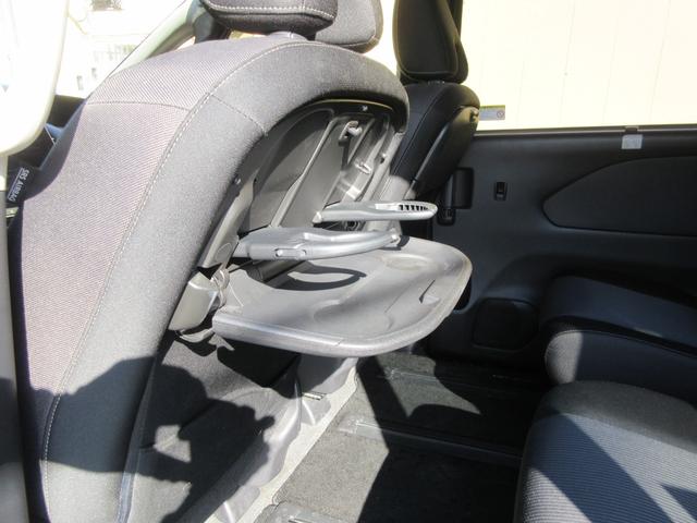 セレナ ｅ－パワー　ハイウェイスターＶ　後席フリップダウンモニター　アラウンドビューモニター　レーダークルーズコントロール　純正ナビ　Ｂｌｕｅｔｏｏｔｈ　両側パワースライドドア　シートヒーター　クリアランスソナー　エマージェンシーブレーキ（52枚目）