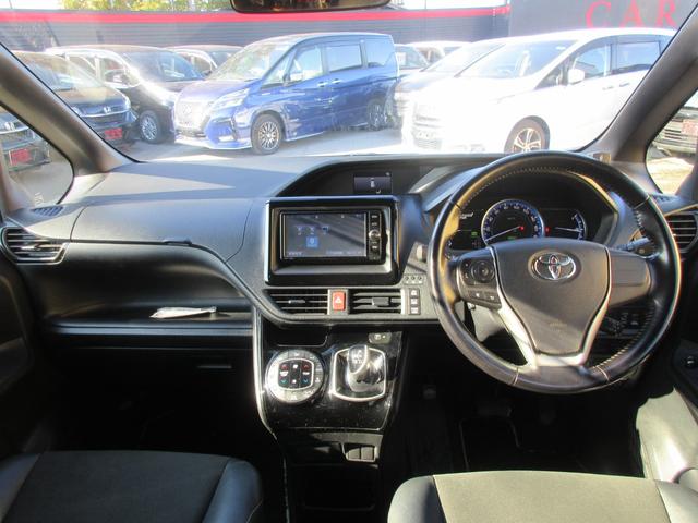 ノア ハイブリッドＳｉ　ダブルバイビー　クリアランスソナー　両側パワースライドドア　トヨタセーフティーセンス　クルーズコントロール　バックカメラ　純正ナビ　Ｂｌｕｅｔｏｏｔｈ　フルセグＴＶ　ハーフレザーシート　オートハイビーム　オートライト（3枚目）