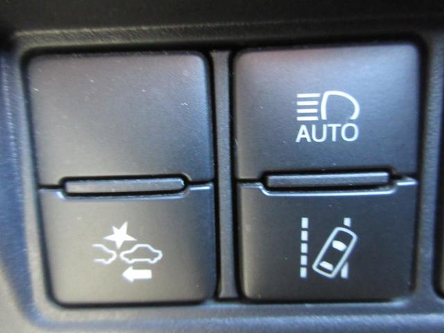 ノア ハイブリッドＳｉ　ダブルバイビー　クリアランスソナー　両側パワースライドドア　トヨタセーフティーセンス　クルーズコントロール　バックカメラ　純正ナビ　Ｂｌｕｅｔｏｏｔｈ　フルセグＴＶ　ハーフレザーシート　オートハイビーム　オートライト（9枚目）