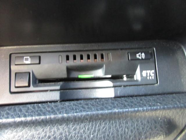 ノア ハイブリッドＳｉ　ダブルバイビー　クリアランスソナー　両側パワースライドドア　トヨタセーフティーセンス　クルーズコントロール　バックカメラ　純正ナビ　Ｂｌｕｅｔｏｏｔｈ　フルセグＴＶ　ハーフレザーシート　オートハイビーム　オートライト（11枚目）