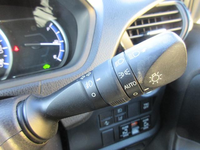 ノア ハイブリッドＳｉ　ダブルバイビー　クリアランスソナー　両側パワースライドドア　トヨタセーフティーセンス　クルーズコントロール　バックカメラ　純正ナビ　Ｂｌｕｅｔｏｏｔｈ　フルセグＴＶ　ハーフレザーシート　オートハイビーム　オートライト（27枚目）