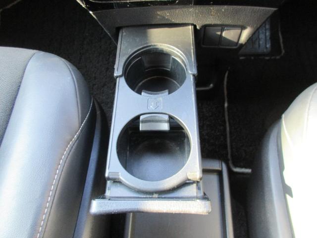 ノア ハイブリッドＳｉ　ダブルバイビー　クリアランスソナー　両側パワースライドドア　トヨタセーフティーセンス　クルーズコントロール　バックカメラ　純正ナビ　Ｂｌｕｅｔｏｏｔｈ　フルセグＴＶ　ハーフレザーシート　オートハイビーム　オートライト（30枚目）