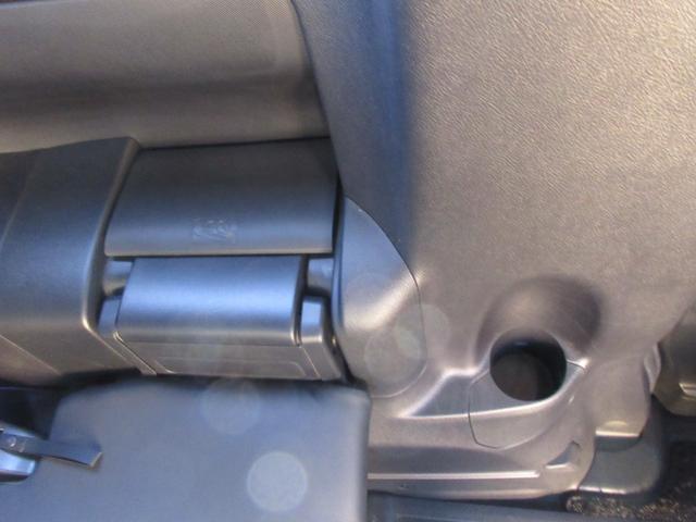 ノア ハイブリッドＳｉ　ダブルバイビー　クリアランスソナー　両側パワースライドドア　トヨタセーフティーセンス　クルーズコントロール　バックカメラ　純正ナビ　Ｂｌｕｅｔｏｏｔｈ　フルセグＴＶ　ハーフレザーシート　オートハイビーム　オートライト（56枚目）